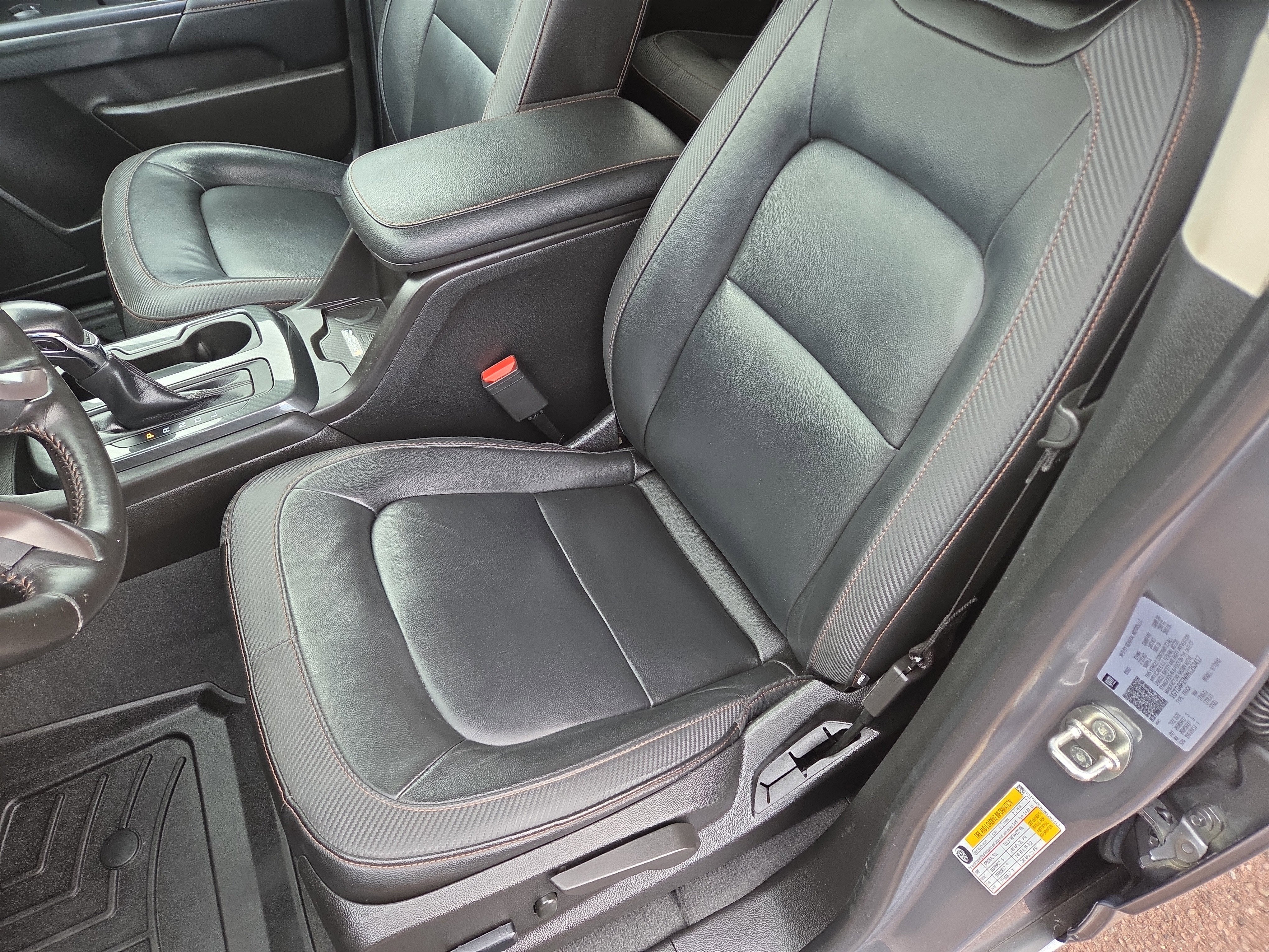 2022 GMC Canyon 4WD AT4 w/Leather