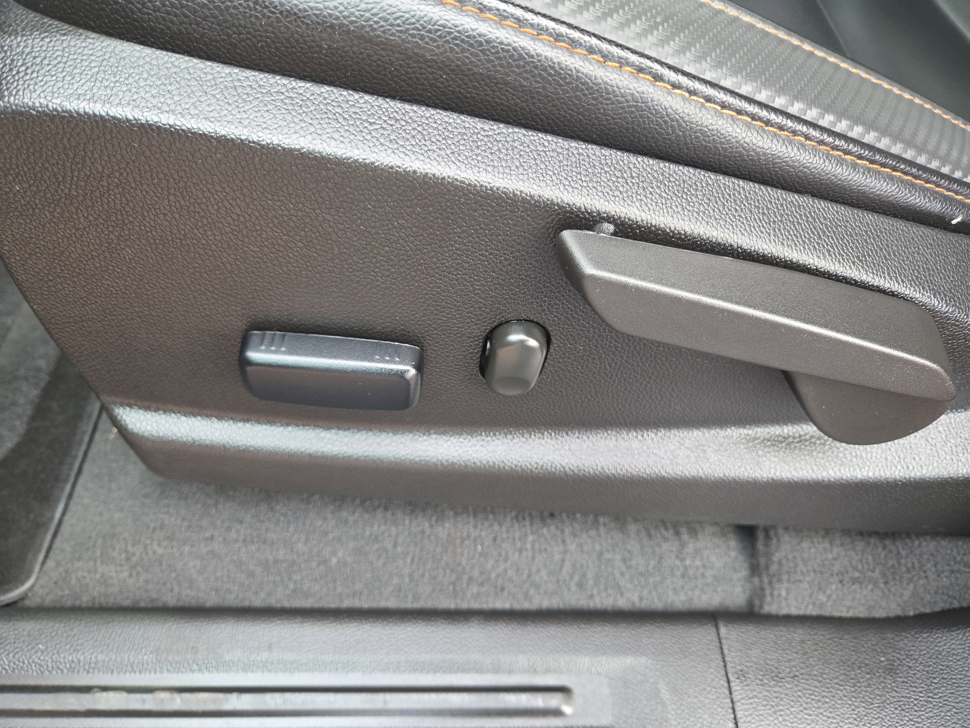 2022 GMC Canyon 4WD AT4 w/Leather