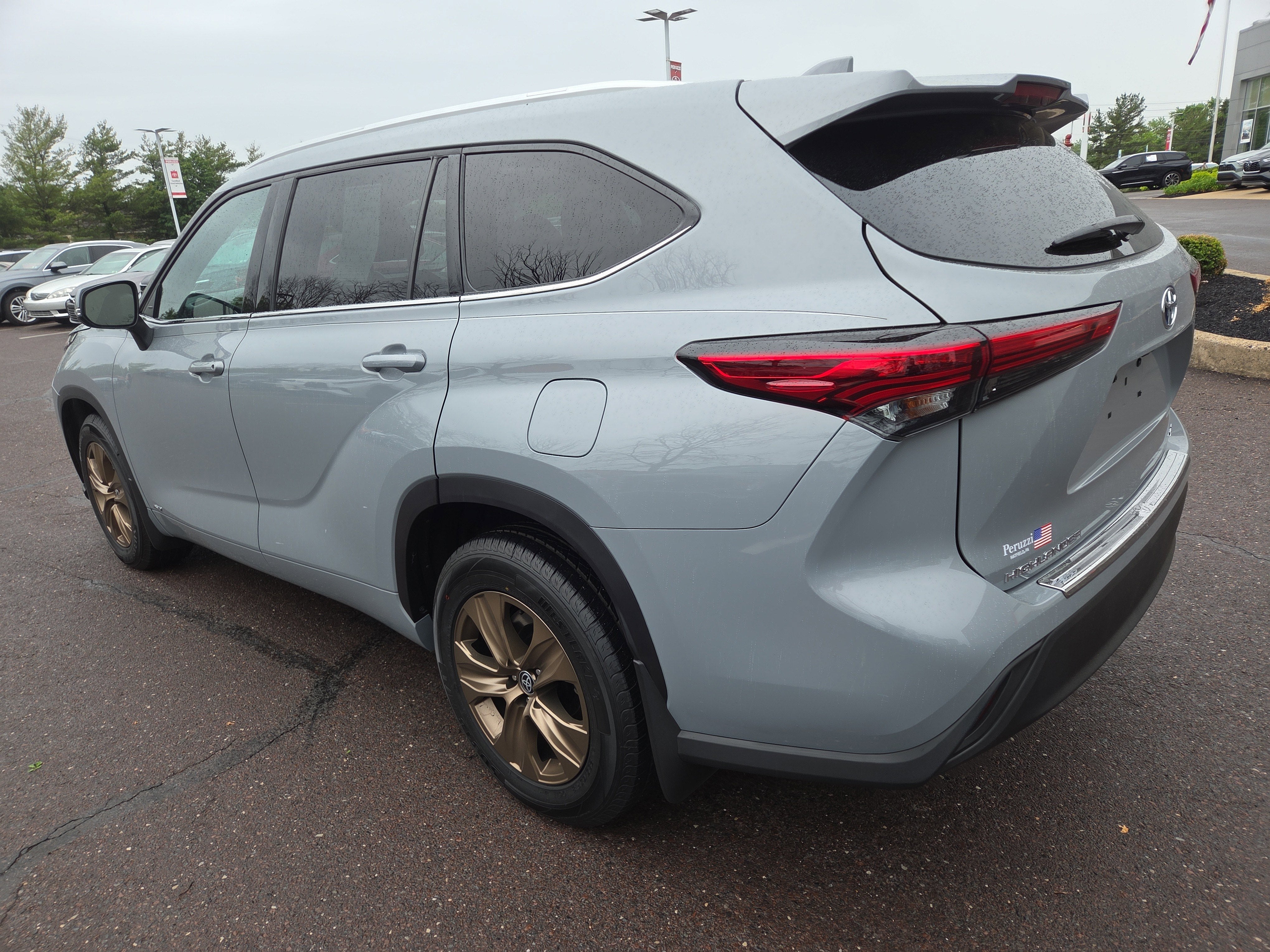 2022 Toyota Highlander Hybrid Bronze Edition