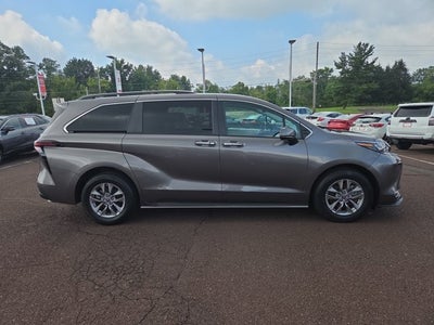 2024 Toyota Sienna XLE