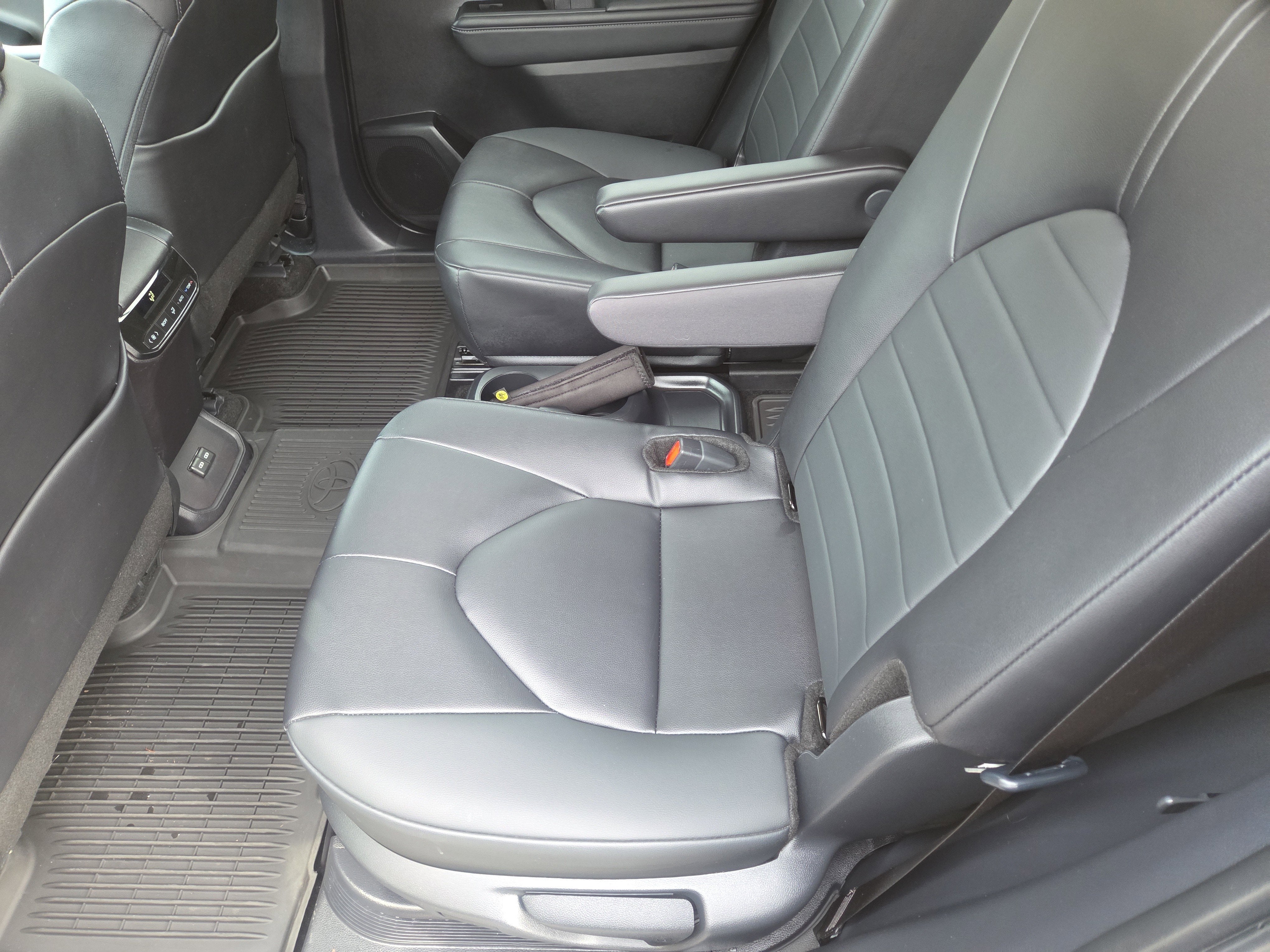 2025 Toyota Highlander Hybrid XLE