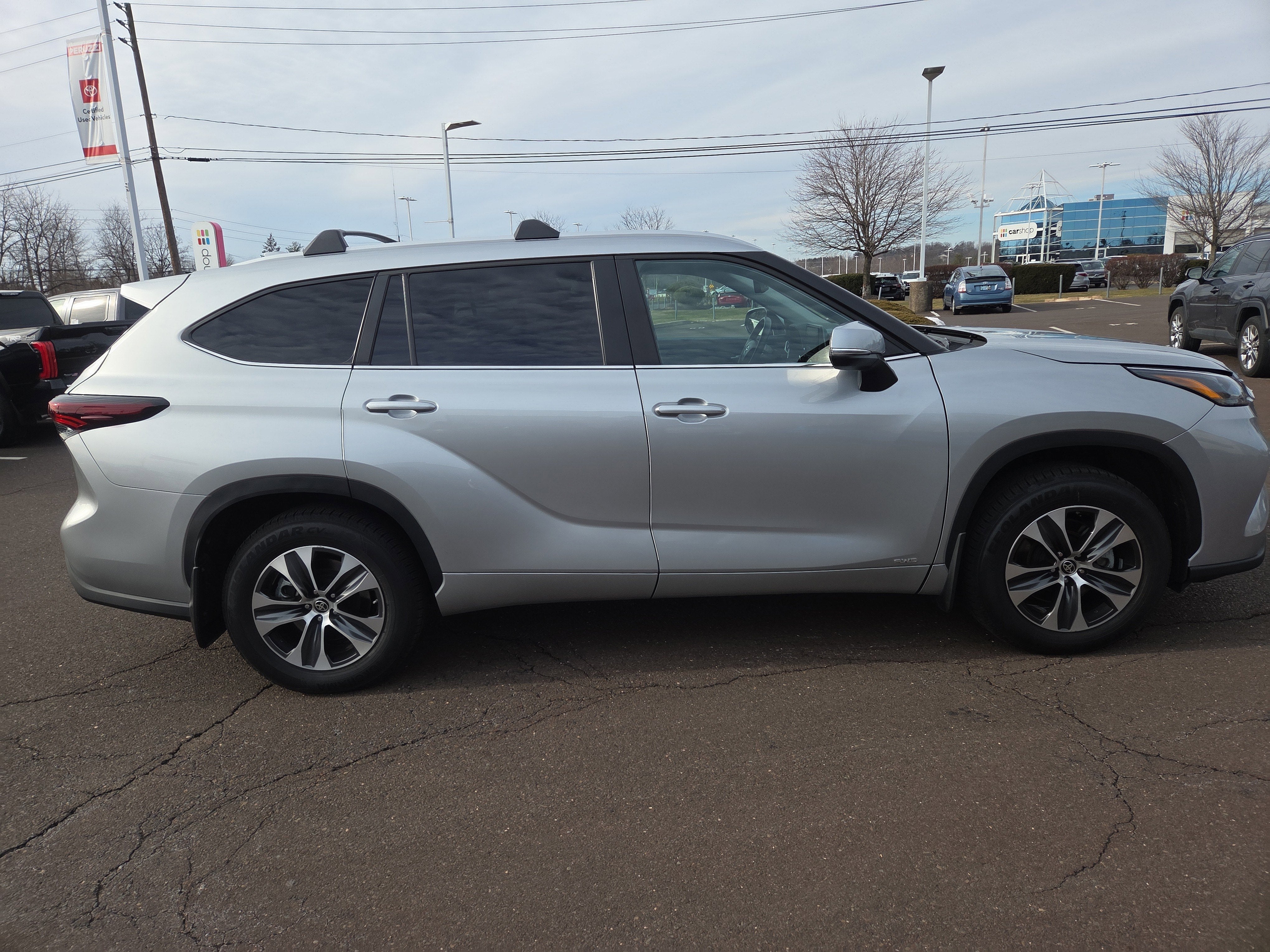 2025 Toyota Highlander Hybrid XLE