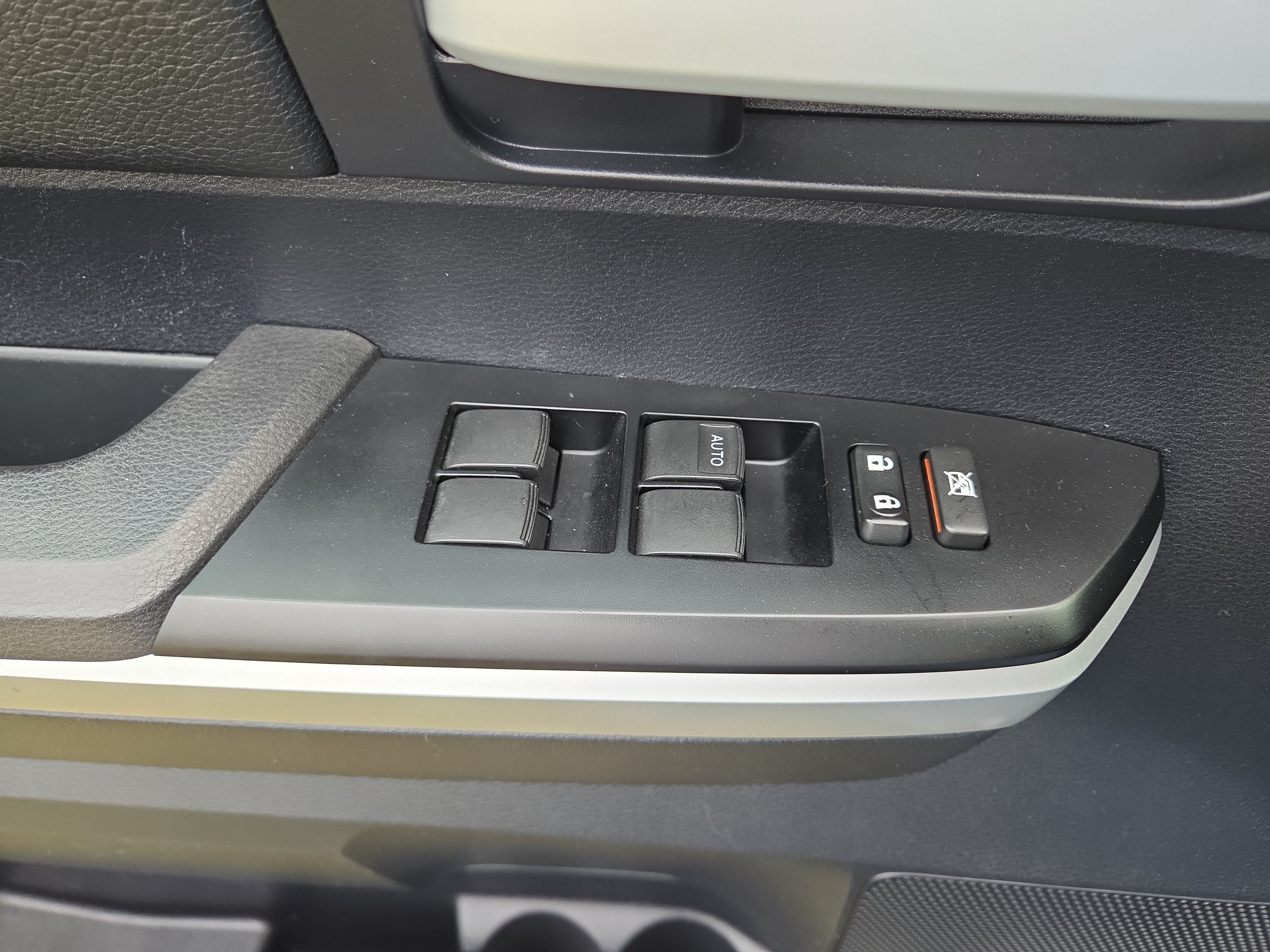 2014 Toyota Tundra SR5