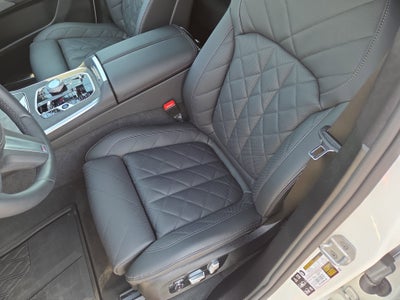 2025 BMW X7 xDrive40i