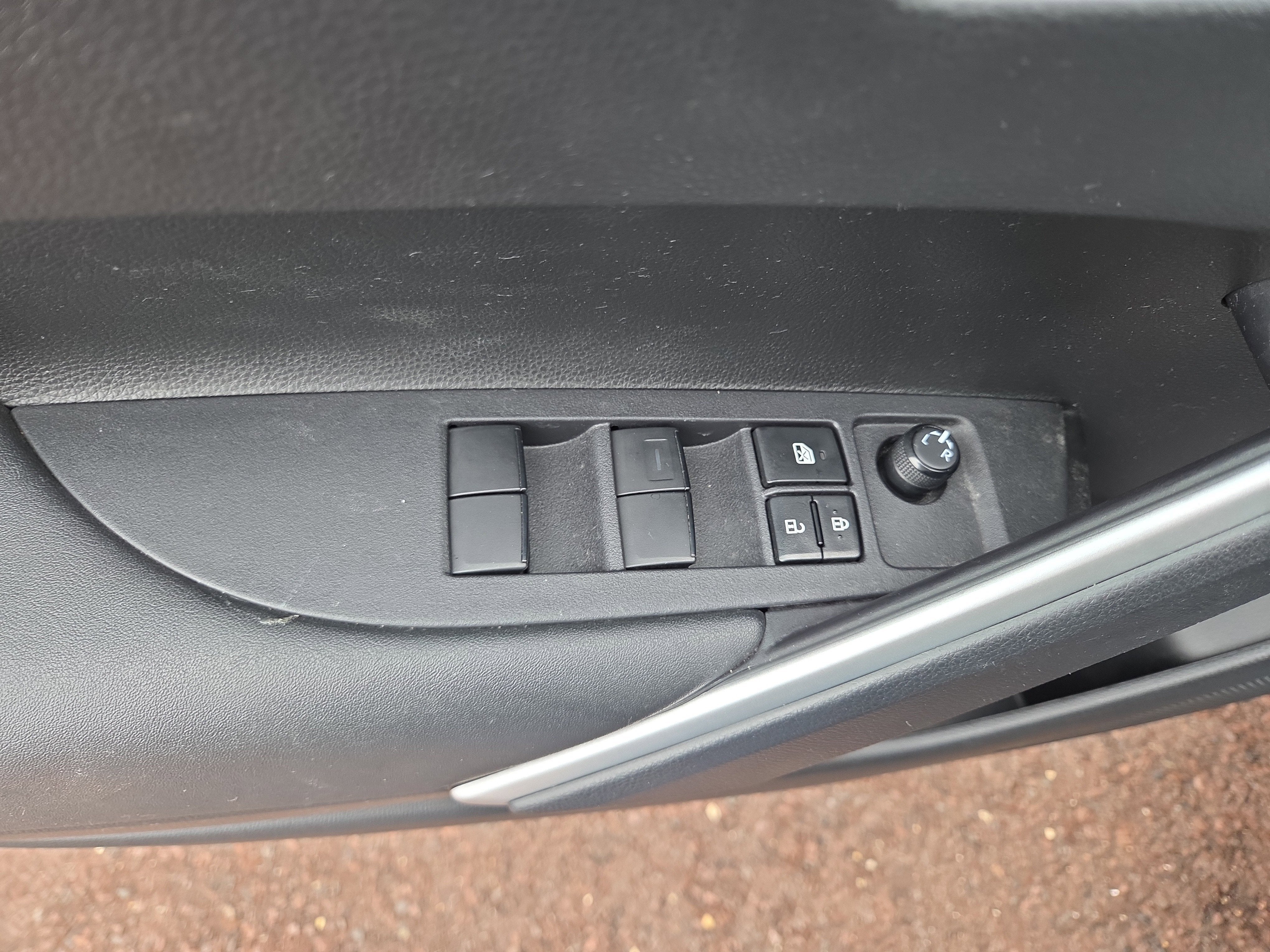 2023 Toyota Corolla Cross Hybrid SE