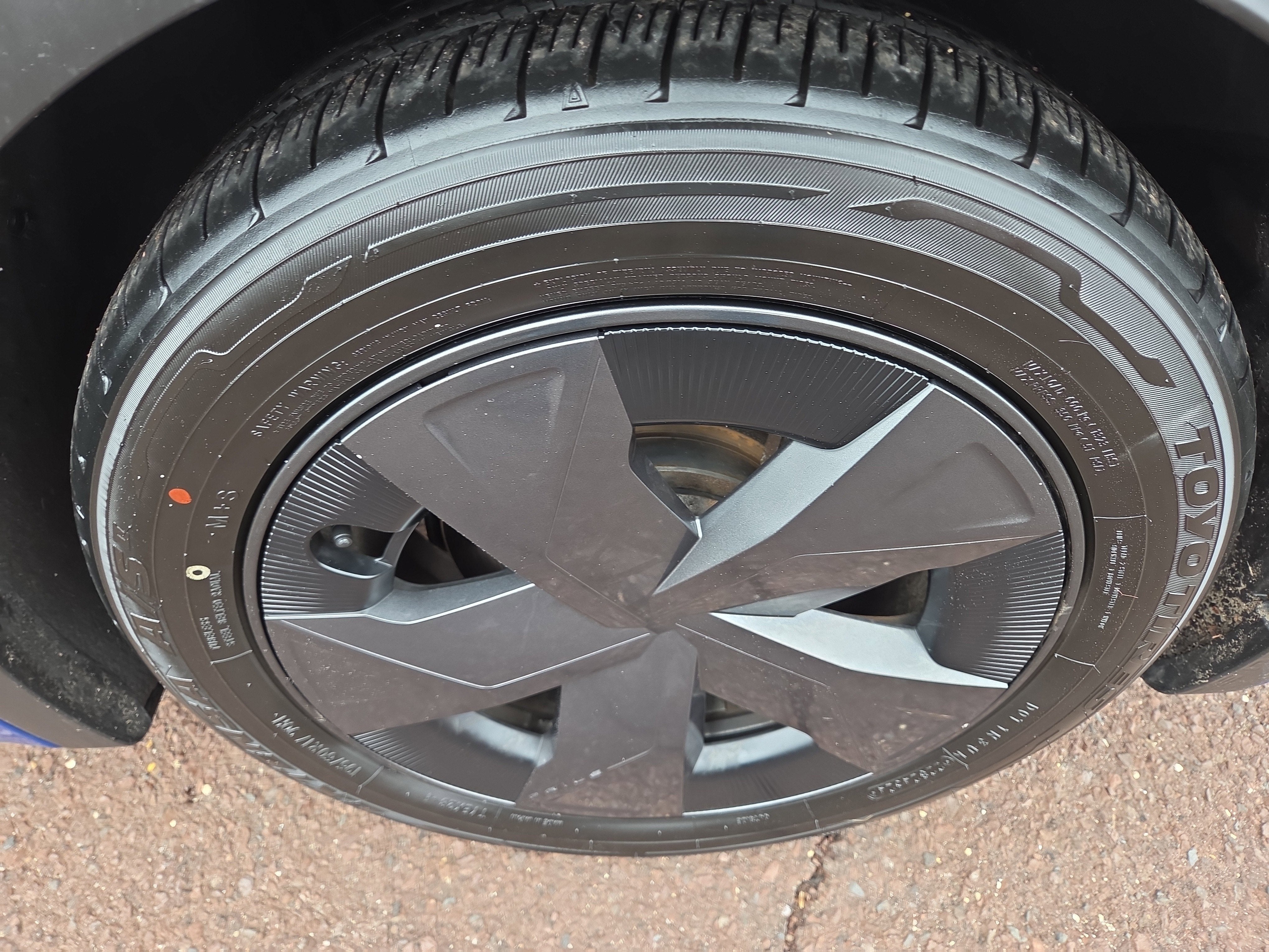 2023 Toyota Prius LE