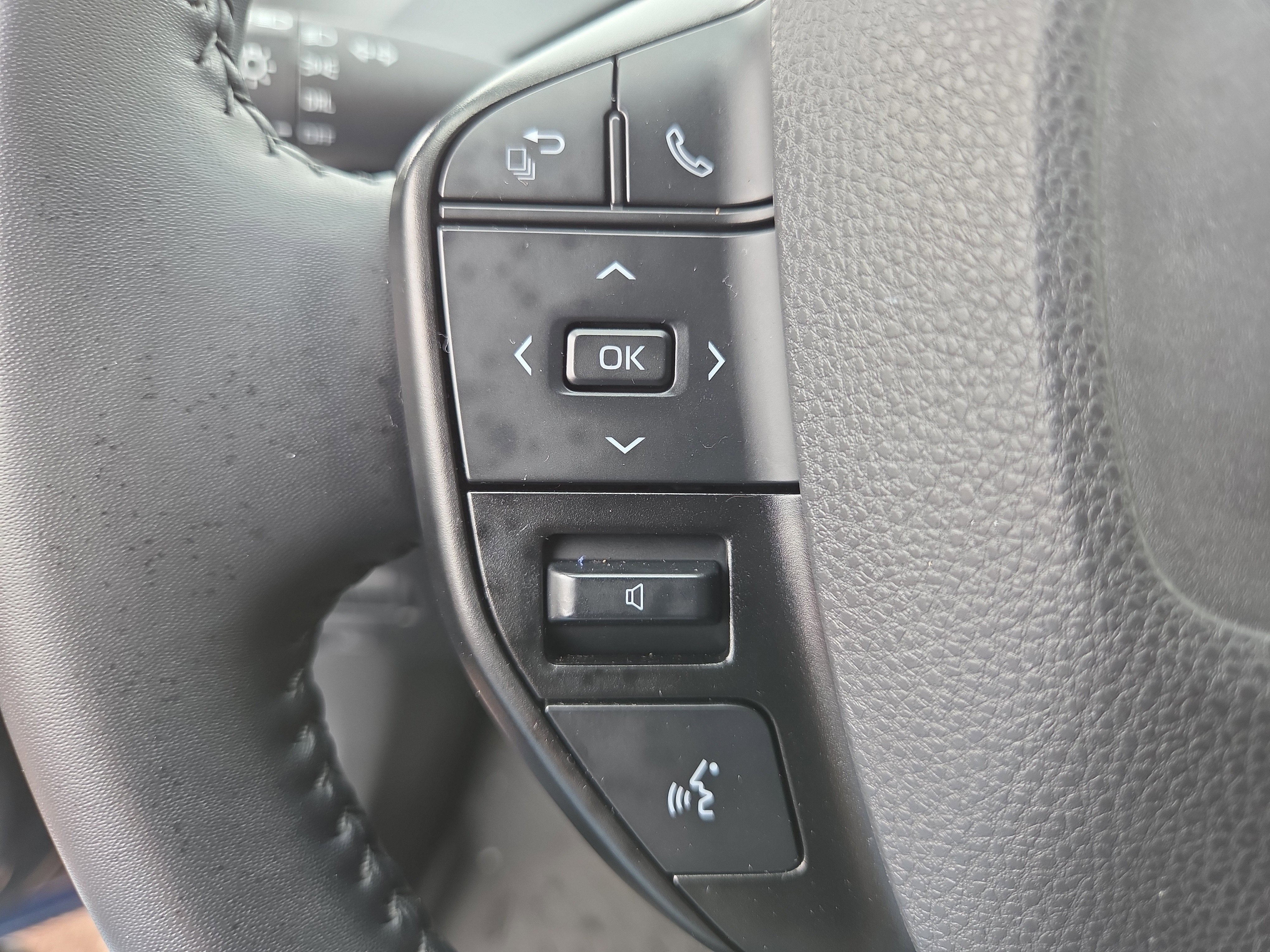 2023 Toyota Prius LE