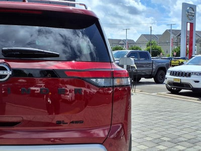 2022 Nissan Pathfinder SL