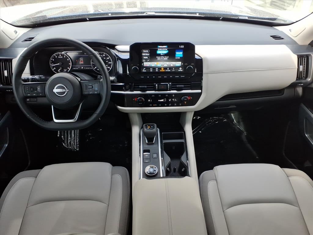 2025 Nissan Pathfinder SL