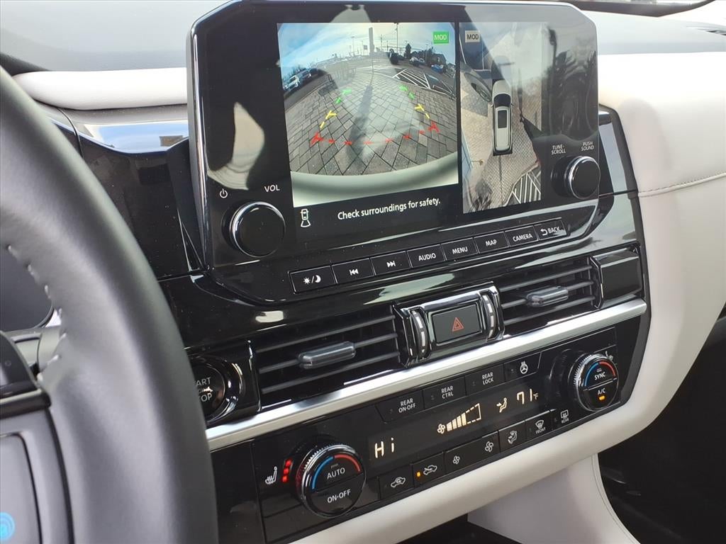 2025 Nissan Pathfinder SL