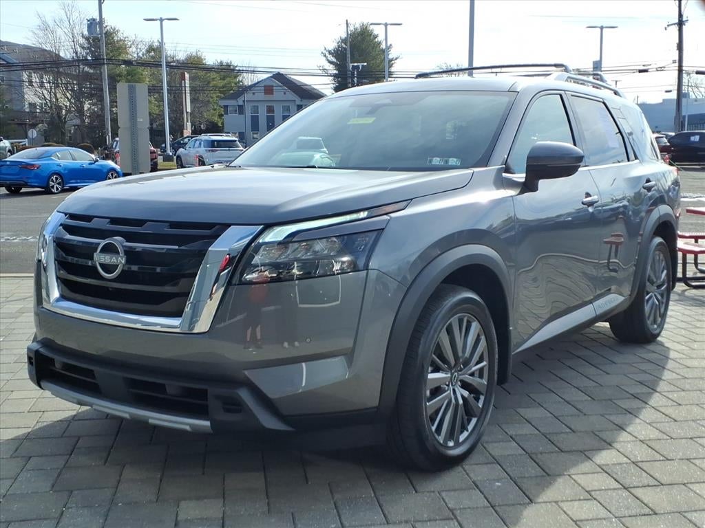 2025 Nissan Pathfinder SL