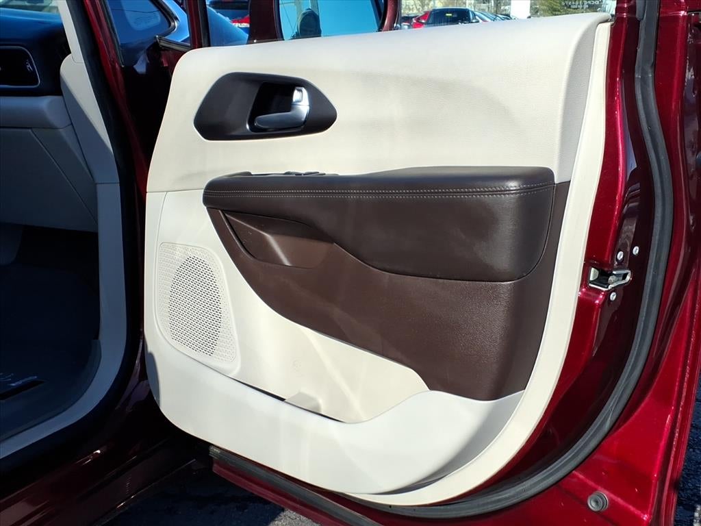 2017 Chrysler Pacifica Touring-L Plus