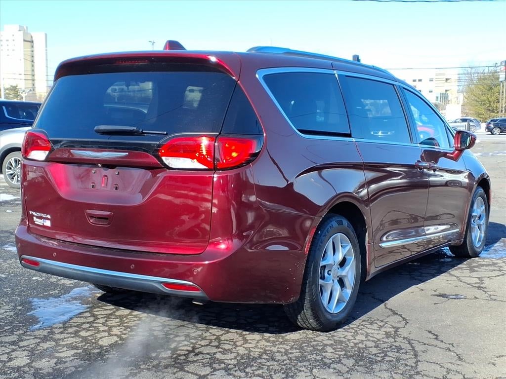 2017 Chrysler Pacifica Touring-L Plus