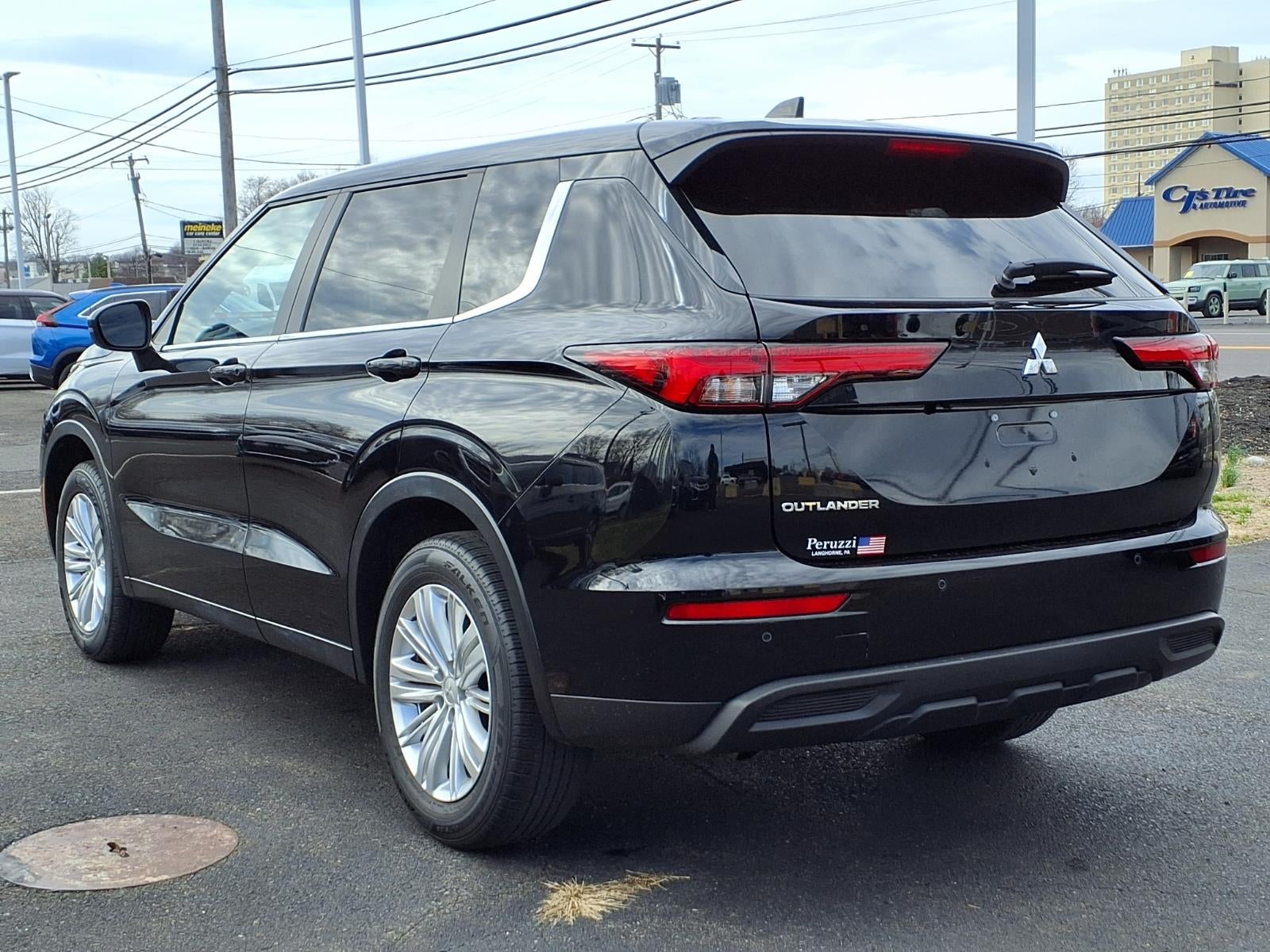 2024 Mitsubishi Outlander ES