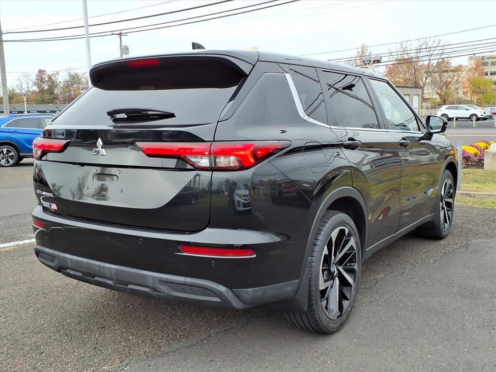 2023 Mitsubishi Outlander SE