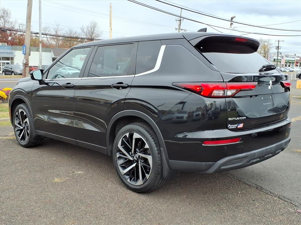 2023 Mitsubishi Outlander SE