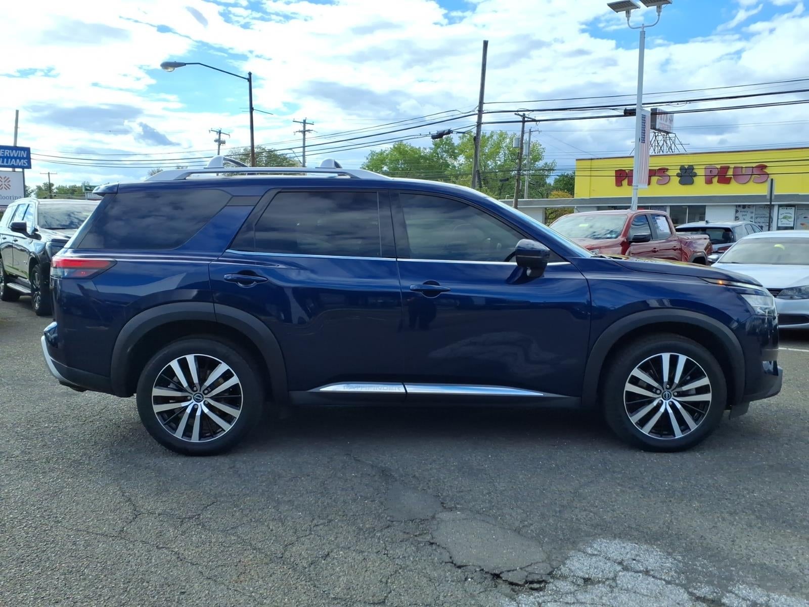 2023 Nissan Pathfinder Platinum 4WD